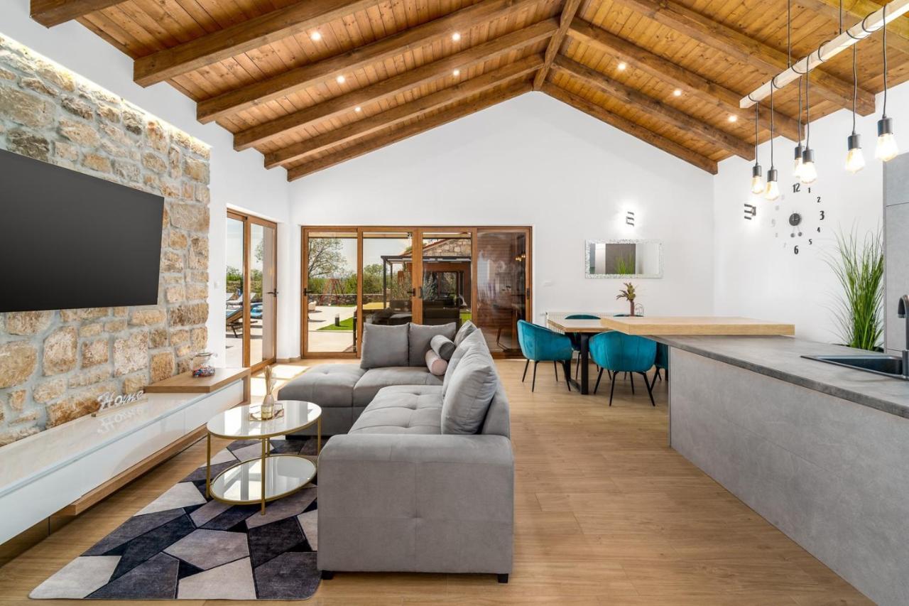 Bogatić New! Promina Luxury Villa With 72Sqm Heated Pool, Jacuzzi, Infrared Sauna, Tennis Court, Media Room מראה חיצוני תמונה