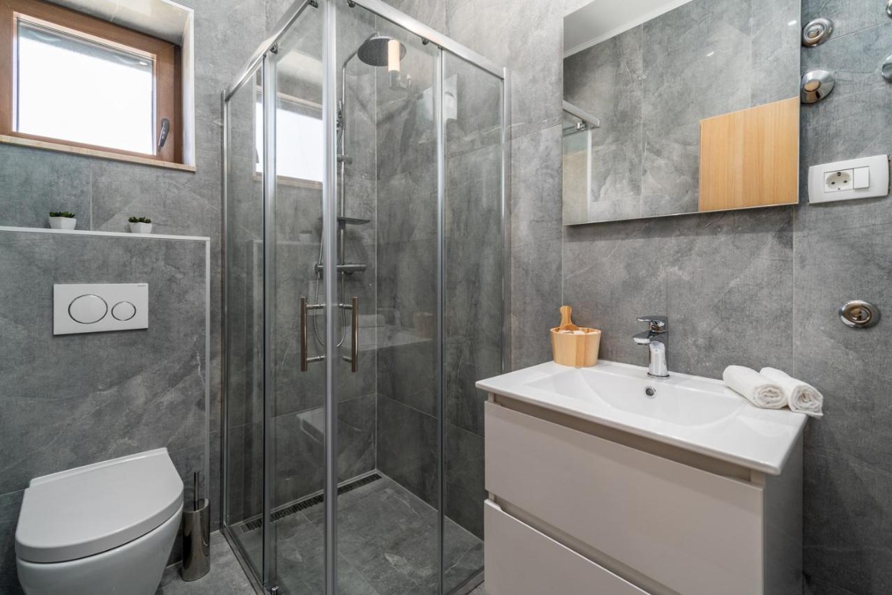 Bogatić New! Promina Luxury Villa With 72Sqm Heated Pool, Jacuzzi, Infrared Sauna, Tennis Court, Media Room מראה חיצוני תמונה