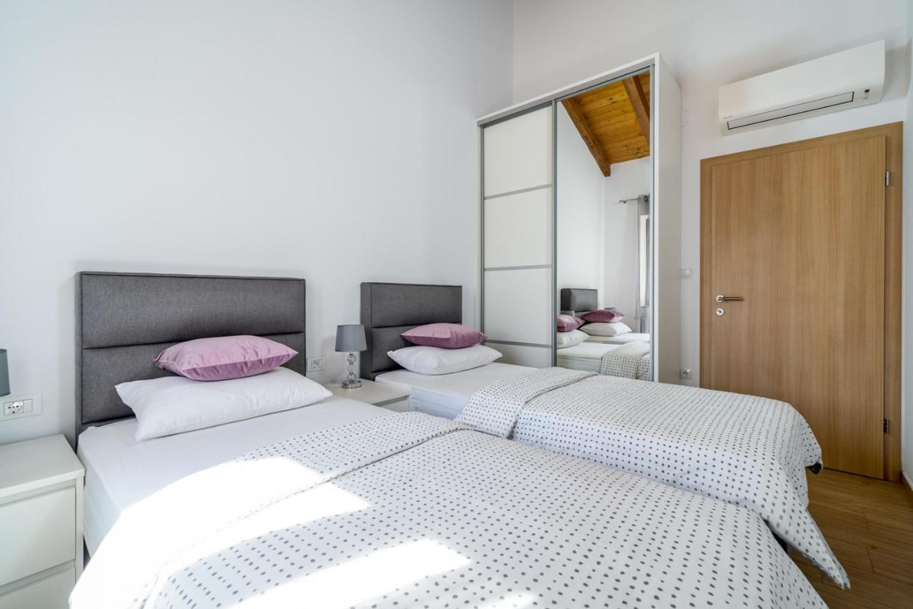 Bogatić New! Promina Luxury Villa With 72Sqm Heated Pool, Jacuzzi, Infrared Sauna, Tennis Court, Media Room מראה חיצוני תמונה